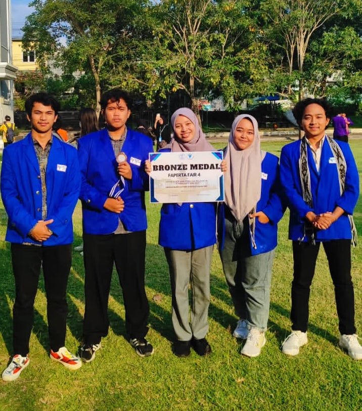 Tim Prayasena mahasiswa Institut Teknologi PLN (ITPLN) berhasil meraih juara tiga 3 dalam ajang kompetisi FAPERTA FAIR 4, Universitas Dhyana Pura, Bali. Dok. Istimewa